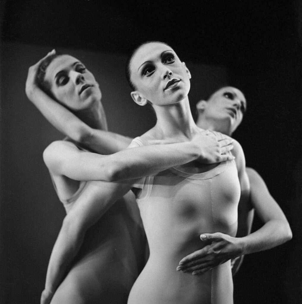 תמונה-מתוך-המחול-אפיזודות-ליריות-על-פי-כוריאוגרפיה-של-מירלה-שרון-להקת-בת-שבע-1972-e1687931115558-1017x1024